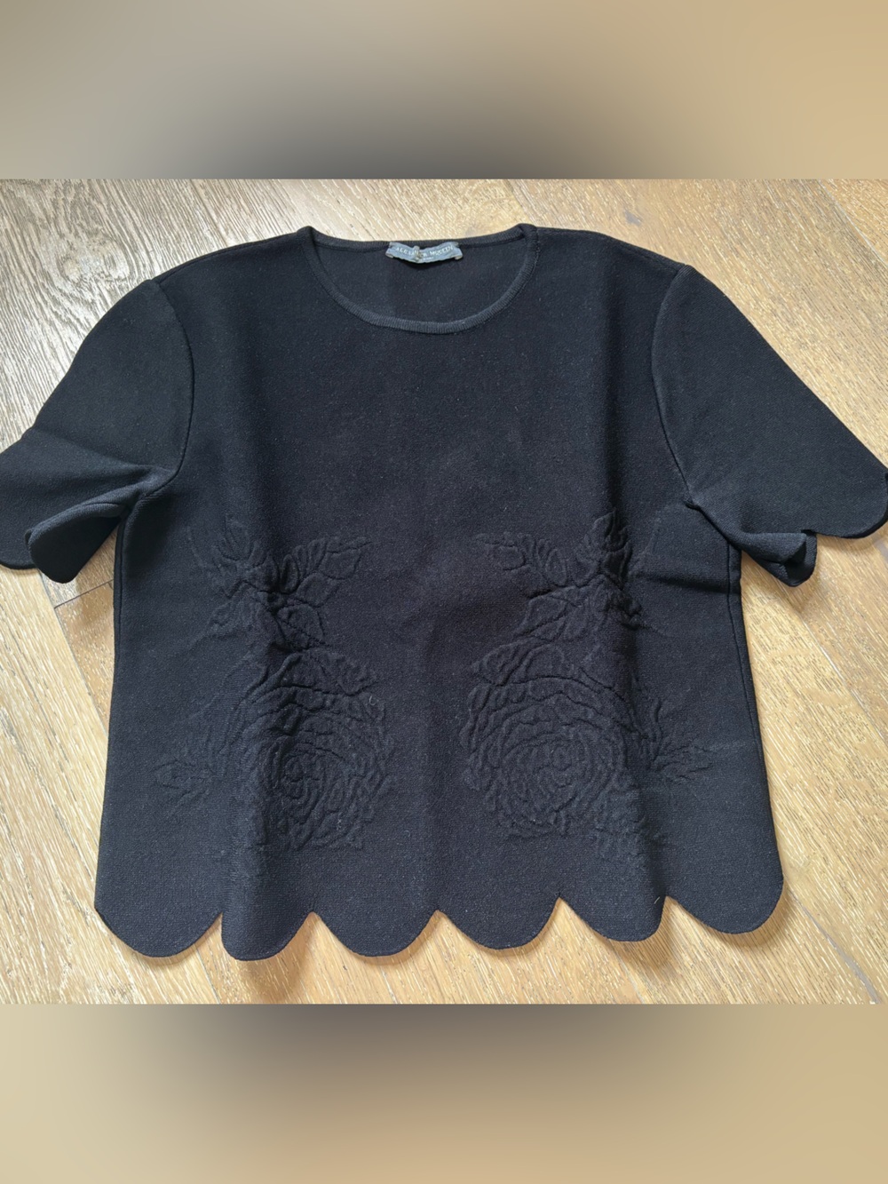 Alexander McQueen XSBlack Scalloped Hem Short Sleeve Sweater with Floral Texture